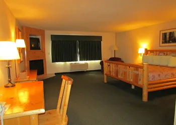 Shell Lake Lodge, a Travelodge by Wyndham hotel thumbnail 6
