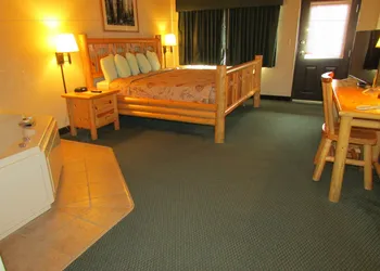 Shell Lake Lodge, a Travelodge by Wyndham hotel thumbnail 7
