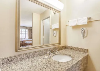 Days Inn by Wyndham Yazoo City hotel thumbnail 8