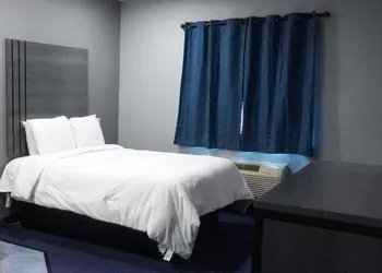 Americas Best Value Inn & Suites Bush Intl Airport hotel thumbnail 4
