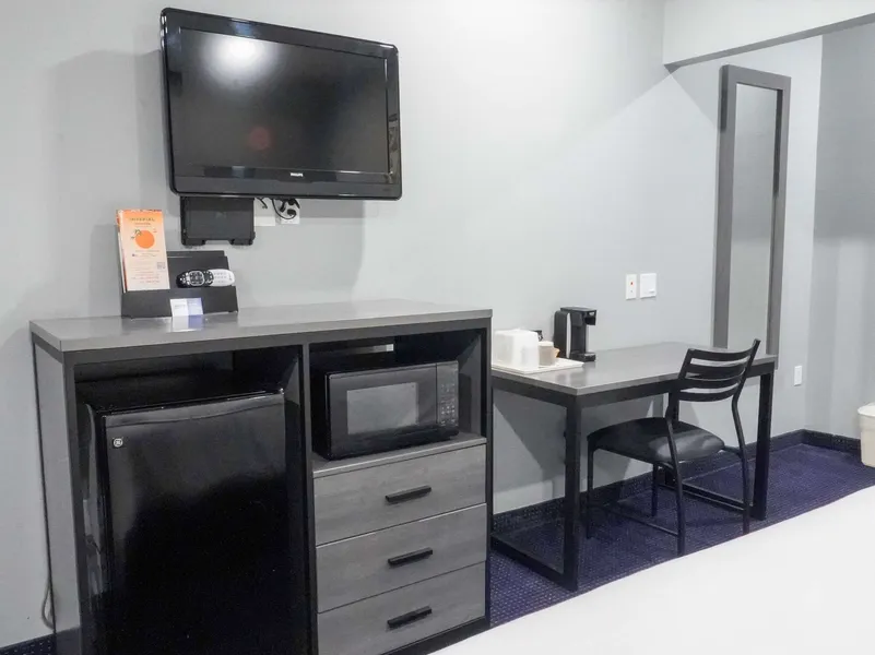 Americas Best Value Inn & Suites Bush Intl Airport hotel detail image 6