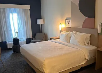 Spark by Hilton Louisville Airport hotel thumbnail 2