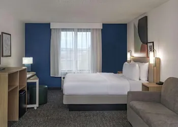 Spark by Hilton Louisville Airport hotel thumbnail 4