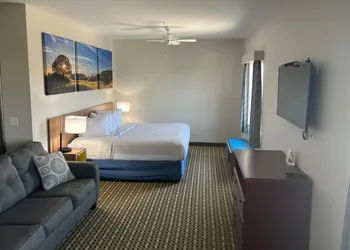 Days Inn & Suites by Wyndham Columbus NE hotel thumbnail 7