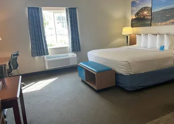 Days Inn & Suites by Wyndham Columbus NE hotel thumbnail 4