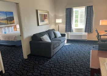 Days Inn & Suites by Wyndham Columbus NE hotel thumbnail 5