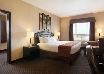 Days Inn by Wyndham Innisfail hotel thumbnail 3