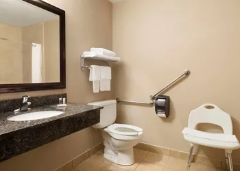 Days Inn by Wyndham Innisfail hotel thumbnail 6