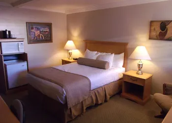 Econo Lodge Inn & Suites Vernal near Dinosaur Monument hotel thumbnail 5