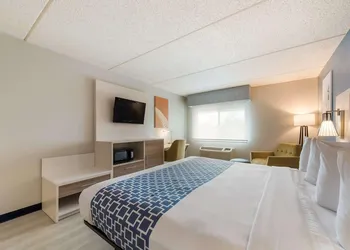 Baymont by Wyndham Westampton hotel thumbnail 5