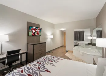 Red Roof Inn & Suites Carrollton, GA–West Georgia hotel thumbnail 8