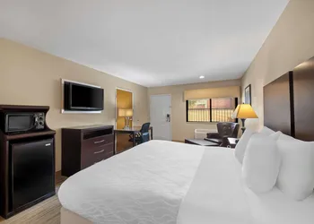 Best Western Cedar Inn hotel thumbnail 8