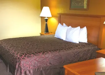 Xecutive Inn and Suites hotel thumbnail 8
