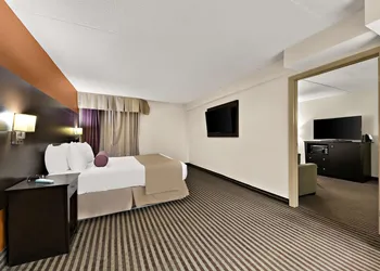 Best Western Plus Toronto North York Hotel & Suites hotel thumbnail 6