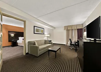 Best Western Plus Toronto North York Hotel & Suites hotel thumbnail 7