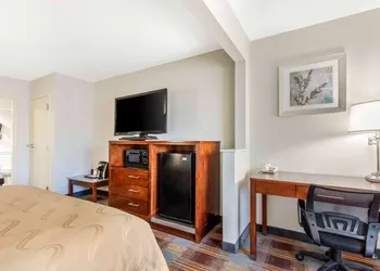 Quality Inn Memphis Airport hotel thumbnail 7