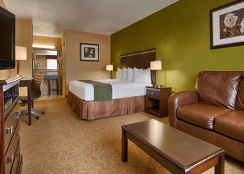SureStay Hotel by Best Western Floresville hotel thumbnail 5