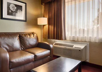 SureStay Hotel by Best Western Floresville hotel thumbnail 8