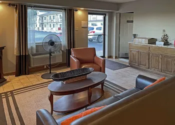 Quality Inn Clinton North hotel thumbnail 4