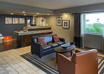 Quality Inn Clinton North hotel thumbnail 5