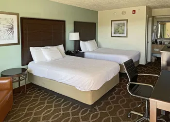 Quality Inn Clinton North hotel thumbnail 8