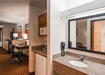 Best Western Inn & Suites hotel thumbnail 7