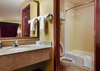 Quality Inn & Suites West Helena hotel thumbnail 5