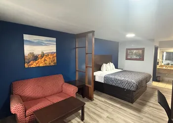 Galaxy Inn & Suites hotel thumbnail 6