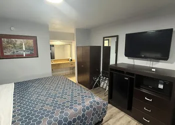 Galaxy Inn & Suites hotel thumbnail 7