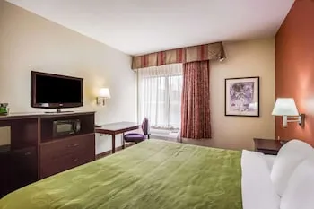 Quality Inn & Suites Lawrence - University Area hotel thumbnail 7