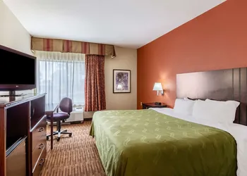 Quality Inn & Suites Lawrence - University Area hotel thumbnail 6