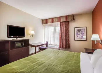 Quality Inn & Suites Lawrence - University Area hotel thumbnail 7