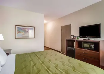 Quality Inn & Suites Lawrence - University Area hotel thumbnail 8