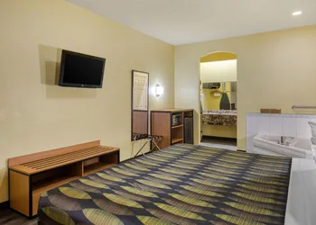 SureStay Hotel By Best Western Mission hotel thumbnail 8