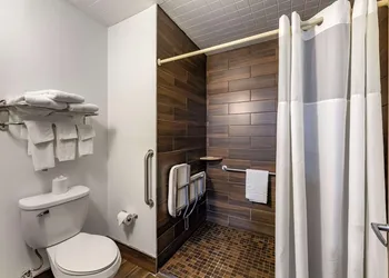 Quality Inn Austintown - Youngstown West hotel thumbnail 7