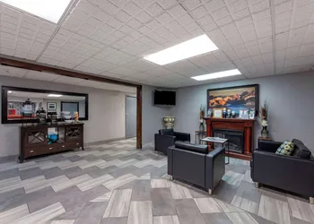 Quality Inn Austintown - Youngstown West hotel thumbnail 2