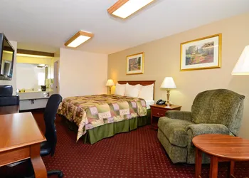Super 8 by Wyndham McGehee hotel thumbnail 8