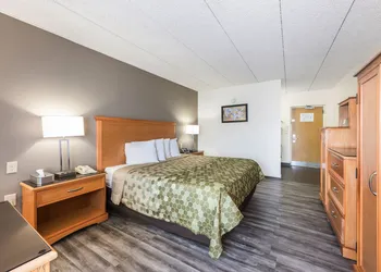Econo Lodge Quakertown hotel thumbnail 7