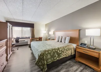 Econo Lodge Quakertown hotel thumbnail 8