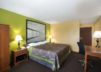 Super 8 by Wyndham Williams hotel thumbnail 5