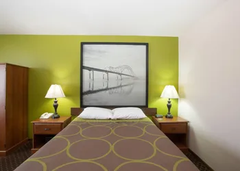 Super 8 by Wyndham Williams hotel thumbnail 7