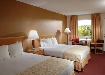 Whispering Hills Inn hotel thumbnail 5