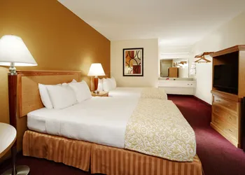 Whispering Hills Inn hotel thumbnail 6