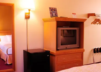Whispering Hills Inn hotel thumbnail 8
