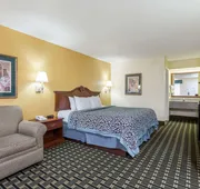 Days Inn & Suites by Wyndham Warner Robins Near Robins AFB hotel detail image 3