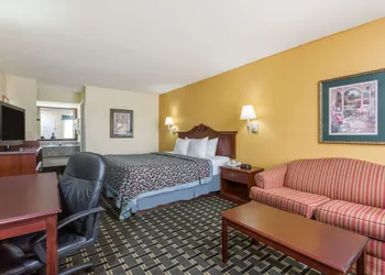 Days Inn & Suites by Wyndham Warner Robins Near Robins AFB hotel thumbnail 5