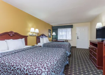 Days Inn & Suites by Wyndham Warner Robins Near Robins AFB hotel thumbnail 6