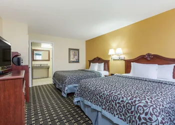 Days Inn & Suites by Wyndham Warner Robins Near Robins AFB hotel thumbnail 7
