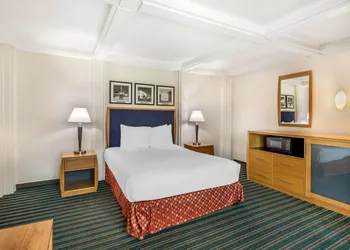 Best Western Pine Tree Motel hotel thumbnail 8