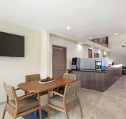 Best Western Plus Black Oak hotel detail image 4